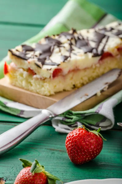 Mom's dessert met verse aardbeien — Stockfoto