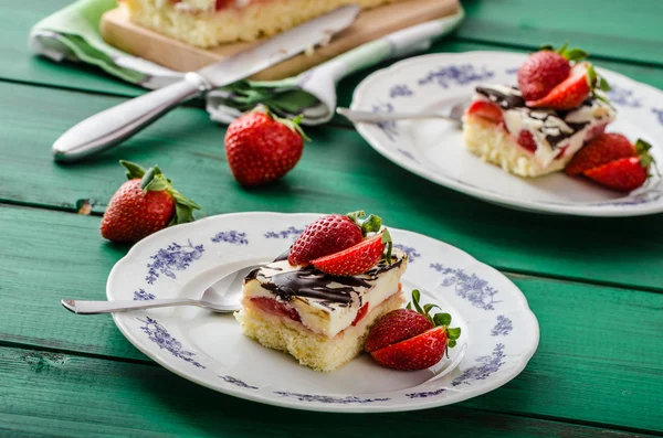Mammas dessert med friske jordbær. – stockfoto