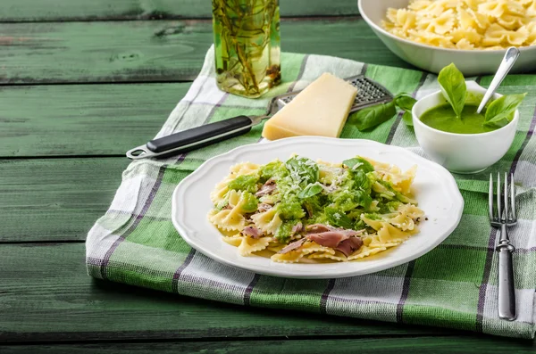 Pasta con pesto — Foto de Stock