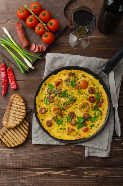 Mens omelet met chorizo — Stockfoto