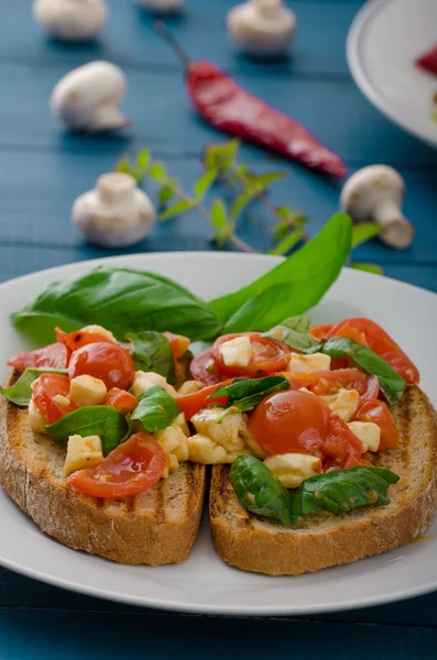 Bruschetta 2 sortes - classique et champignons — Photo