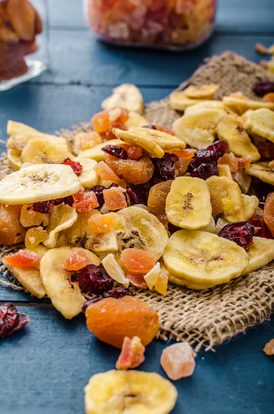 Torkad frukt, välsmakande och hälsosamma — Stockfoto