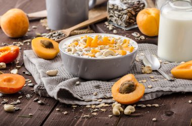 Yerli kayısı musli yoğurt