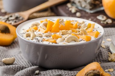 Yerli kayısı musli yoğurt