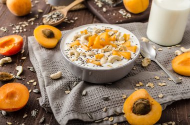 Yerli kayısı musli yoğurt