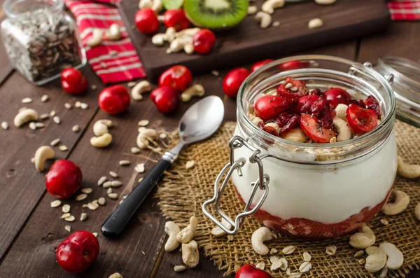 Iogurte de cereja doméstico — Fotografia de Stock