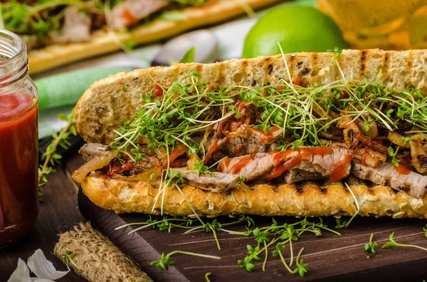 Steak sandwich — Stockfoto