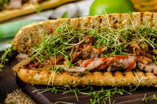 Steak sandwich — Stockfoto
