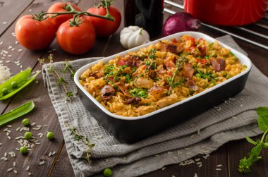 Cajun tavuk pilav ile