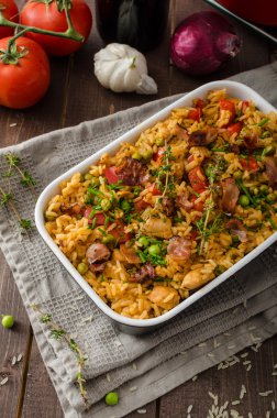 Cajun tavuk pilav ile