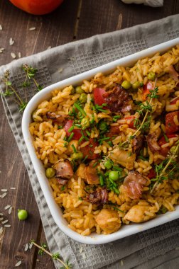 Cajun tavuk pilav ile
