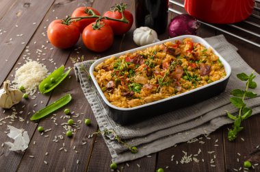 Cajun tavuk pilav ile