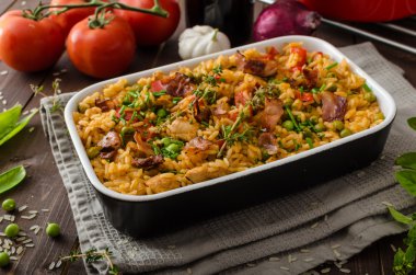 Cajun tavuk pilav ile