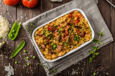 Cajun tavuk pilav ile