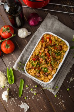 Cajun tavuk pilav ile