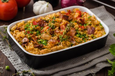 Cajun tavuk pilav ile