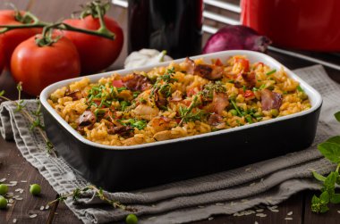 Cajun tavuk pilav ile