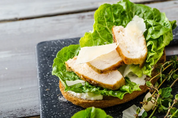 Ceasar salad on panini toast — Stock Photo, Image