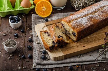 Böğürtlenli yoğurt tatlı ekmek