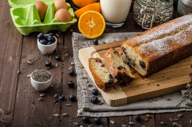 Böğürtlenli yoğurt tatlı ekmek