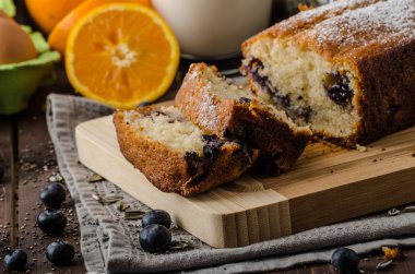 Böğürtlenli yoğurt tatlı ekmek