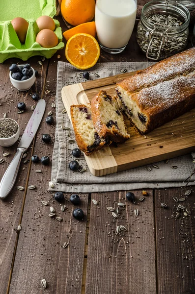 ブルーベリー ヨーグルトの甘いパン — ストック写真