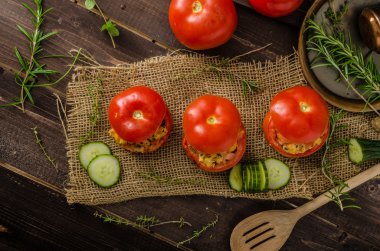 Izgara domates dolması