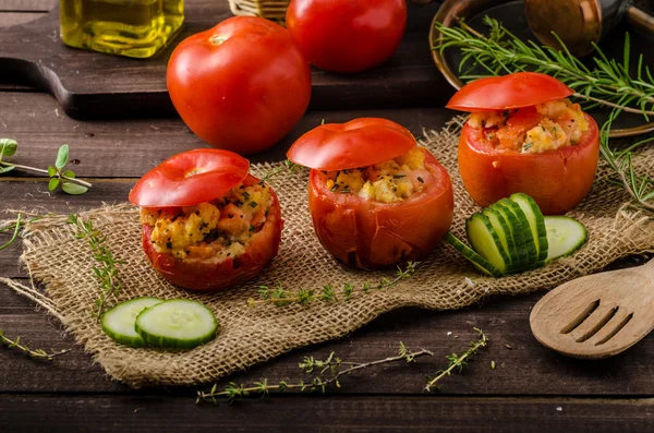 Nadziewane pomidory z grilla — Zdjęcie stockowe