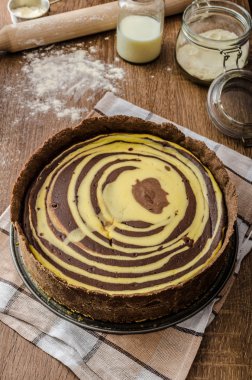 Cheesecake bal ve çikolata ile