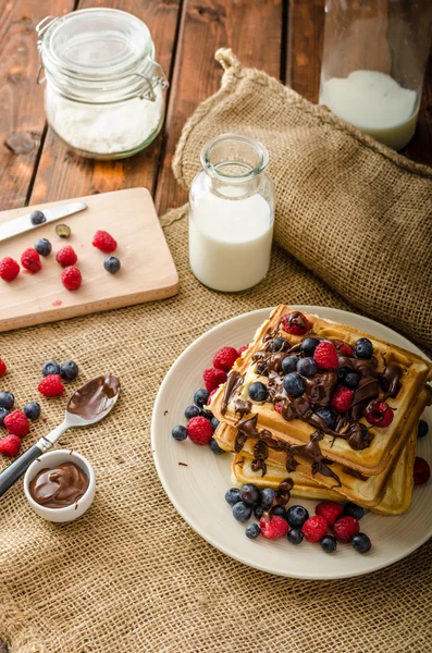 Waffles with fruits and chocolate — Stock Photo, Image
