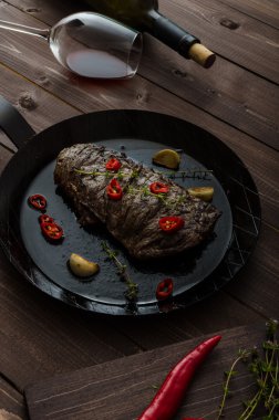 Otlar ve biber, ürün fotoğraf ile sığır eti biftek