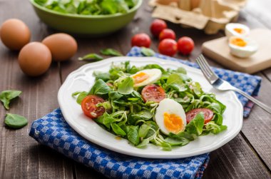 Kuzu marul salata, haşlanmış yumurta