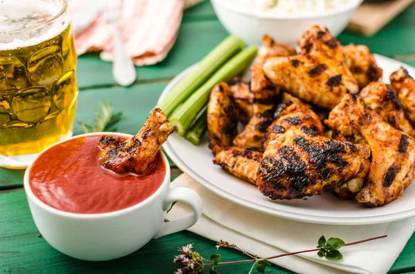 Barbacoa ala de pollo a la parrilla — Foto de Stock