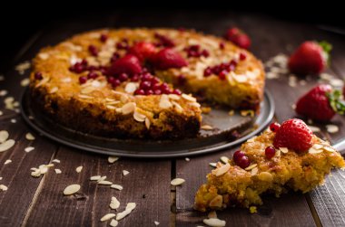 Ev yapımı polenta kek