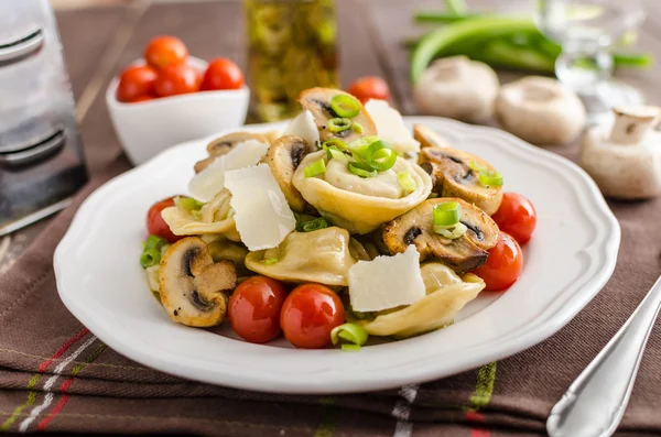 Tortellini stuffed with a mixture of vegetable spring — Stock Photo, Image
