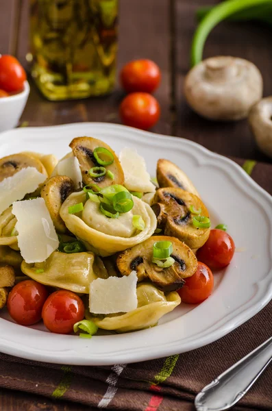 Tortellini stuffed with a mixture of vegetable spring — Stock Photo, Image