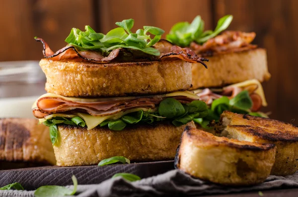 French toast with homemade ham, gouda cheese — Stock Photo, Image