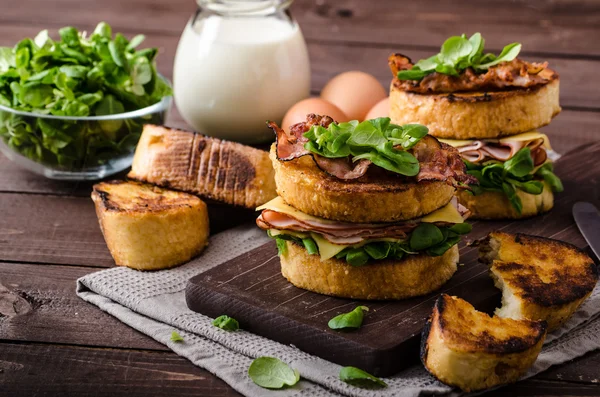 French toast with homemade ham, gouda cheese — Stock Photo, Image