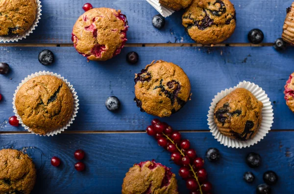 Homemade healthy muffins with fruit — Stock Photo, Image