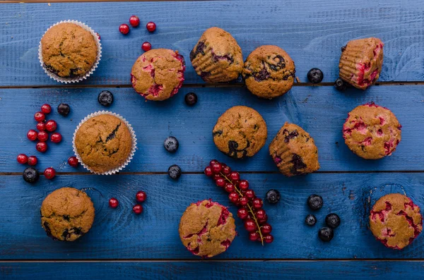 Muffins saudáveis caseiros com frutas — Fotografia de Stock