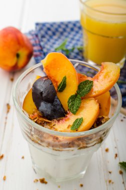 Taze meyve ile Yunan yoğurt