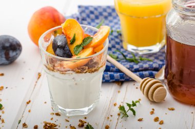 Taze meyve ile Yunan yoğurt