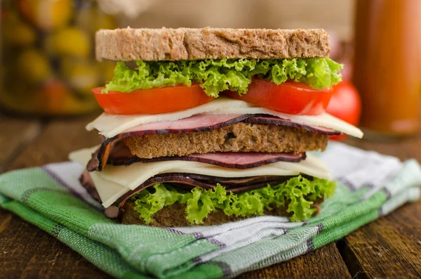 Sandwich de carne ahumada —  Fotos de Stock