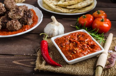 Hint öğle yemeği - köfte ile naan
