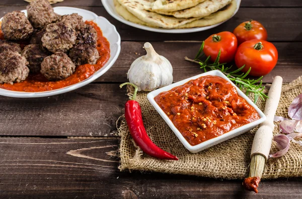 Indian lunch - meat balls with naan — Stock Photo, Image