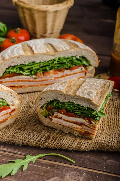 İtalyan preslenmiş sandviç