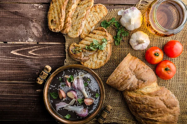 Sarımsak bruschetta