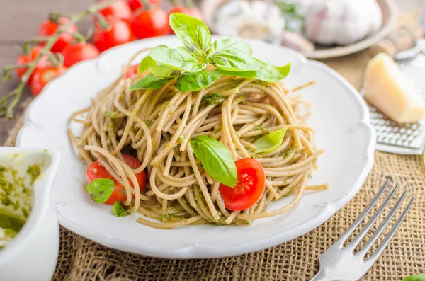 Pasta met pesto van Milaan — Stockfoto