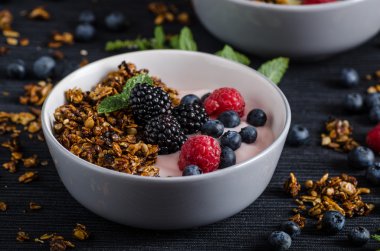 Çilek ile ev yapımı puding