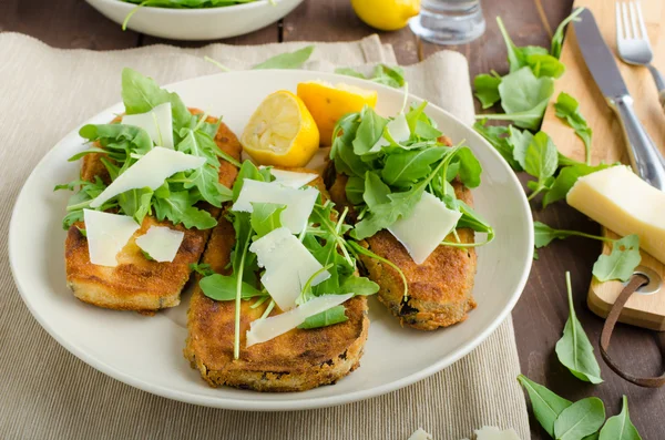 Fried breaded eggplant with salad — Stock Photo, Image